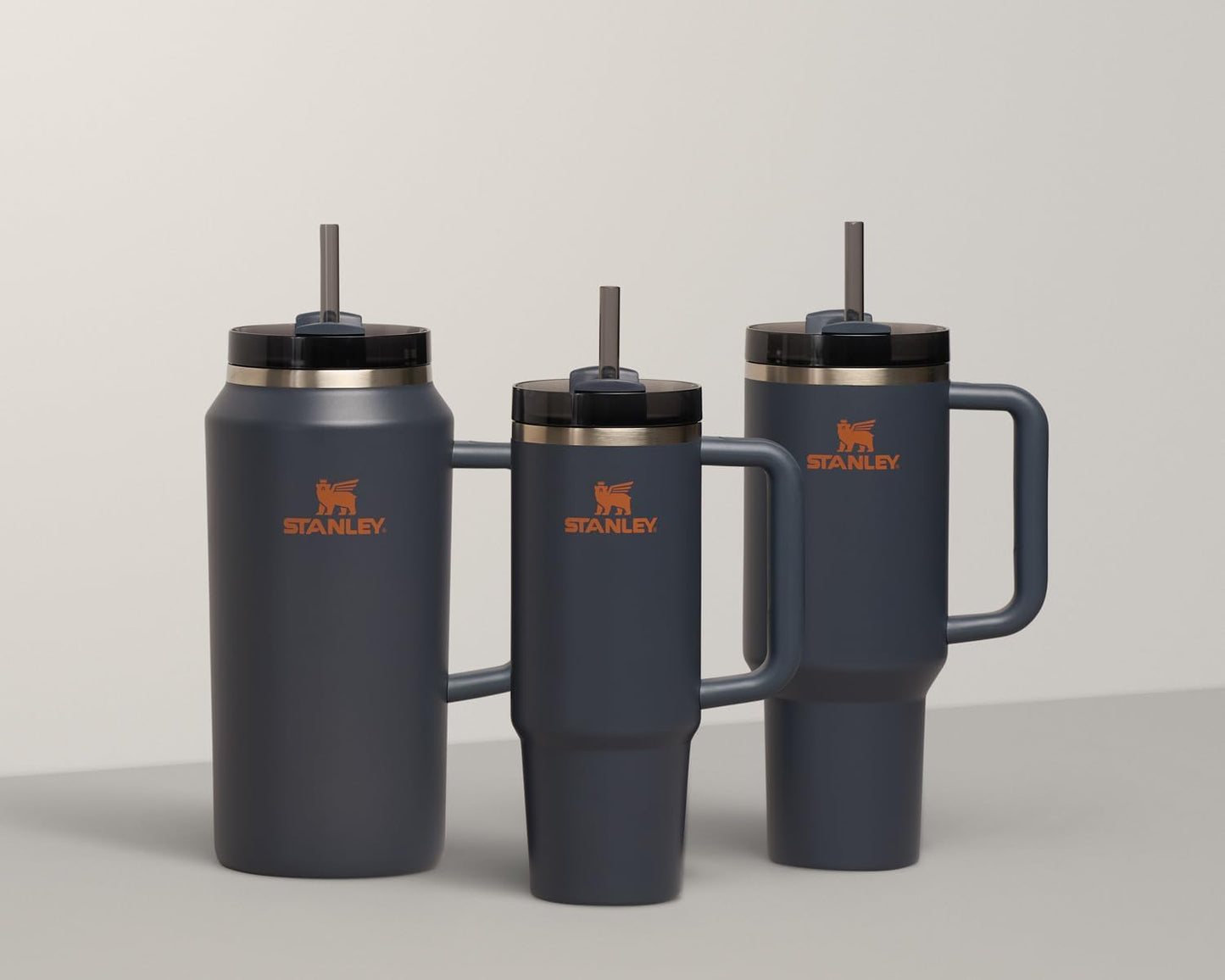 Vaso Stanley Quencher H2.0 con asa y pajita de 40 oz | Tapa Flowstate de 3 posiciones | Compatible con portavasos para viajes | Vaso térmico de acero inoxidable | Sin BPA | Arándano