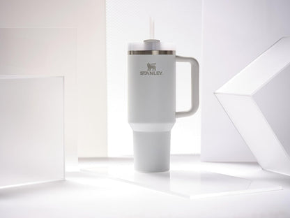 Vaso Stanley Quencher H2.0 con asa y pajita de 40 oz | Tapa Flowstate de 3 posiciones | Compatible con portavasos para viajes | Vaso térmico de acero inoxidable | Sin BPA | Arándano