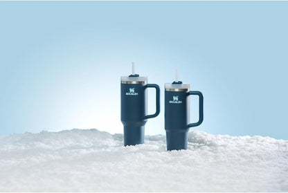 Vaso Stanley Quencher H2.0 con asa y pajita de 40 oz | Tapa Flowstate de 3 posiciones | Compatible con portavasos para viajes | Vaso térmico de acero inoxidable | Sin BPA | Arándano