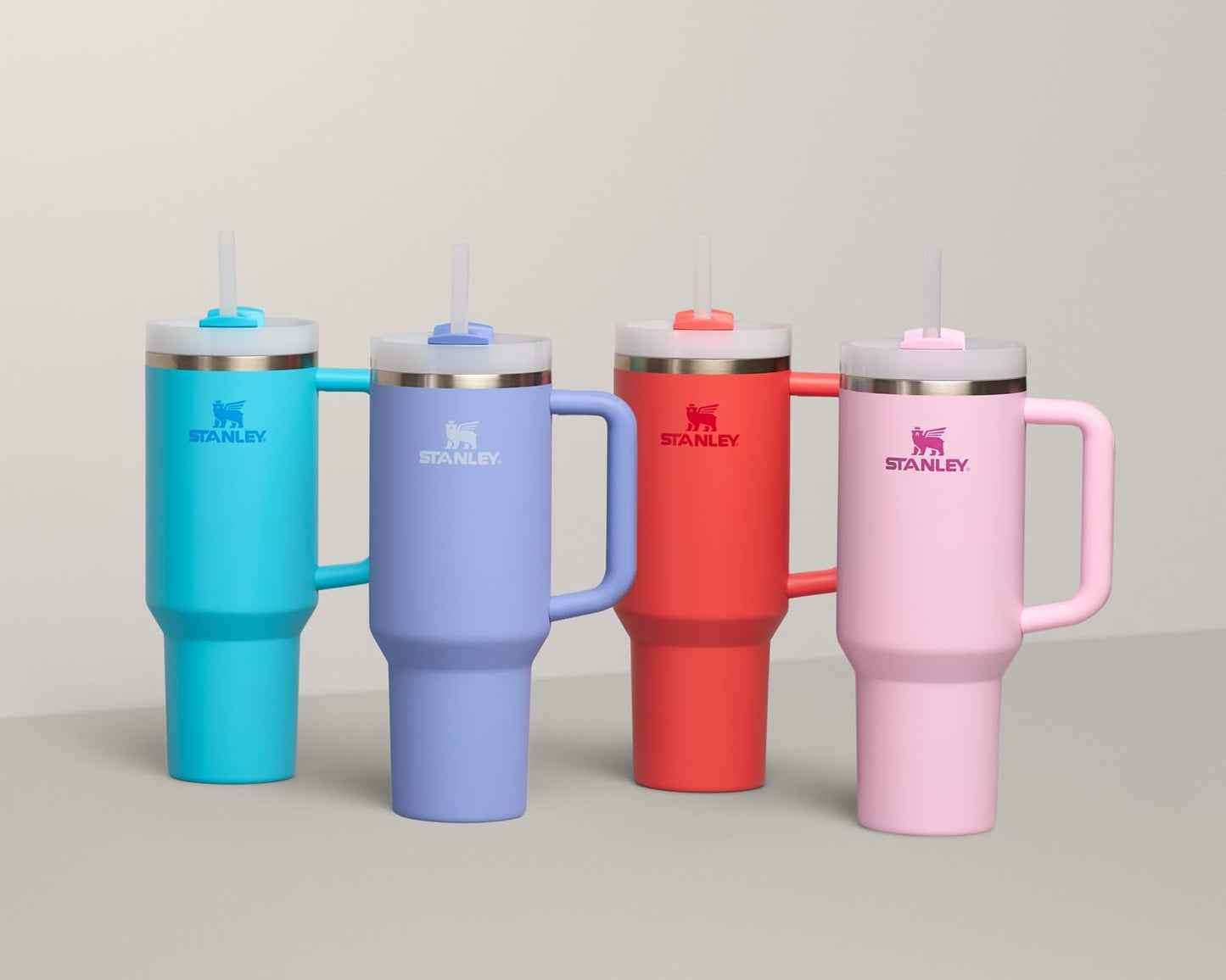 Vaso Stanley Quencher H2.0 con asa y pajita de 40 oz | Tapa Flowstate de 3 posiciones | Compatible con portavasos para viajes | Vaso térmico de acero inoxidable | Sin BPA | Arándano