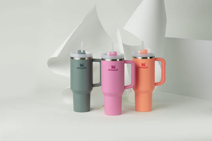 Vaso Stanley Quencher H2.0 con asa y pajita de 40 oz | Tapa Flowstate de 3 posiciones | Compatible con portavasos para viajes | Vaso térmico de acero inoxidable | Sin BPA | Arándano