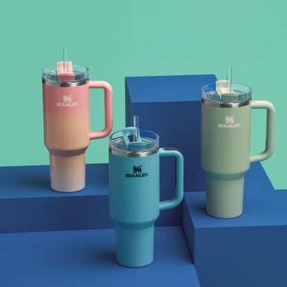 Vaso Stanley Quencher H2.0 con asa y pajita de 40 oz | Tapa Flowstate de 3 posiciones | Compatible con portavasos para viajes | Vaso térmico de acero inoxidable | Sin BPA | Arándano