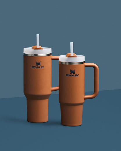 Vaso Stanley Quencher H2.0 con asa y pajita de 40 oz | Tapa Flowstate de 3 posiciones | Compatible con portavasos para viajes | Vaso térmico de acero inoxidable | Sin BPA | Arándano