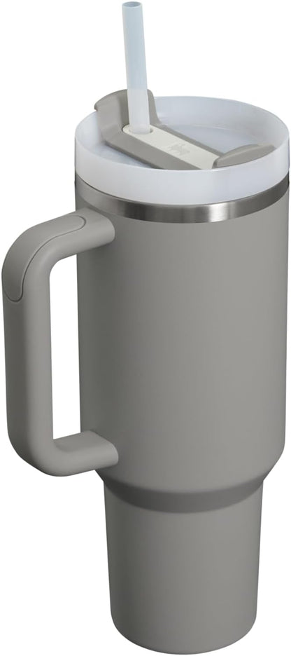 Vaso Stanley Quencher H2.0 con asa y pajita de 40 oz | Tapa Flowstate de 3 posiciones | Compatible con portavasos para viajes | Vaso térmico de acero inoxidable | Sin BPA | Arándano