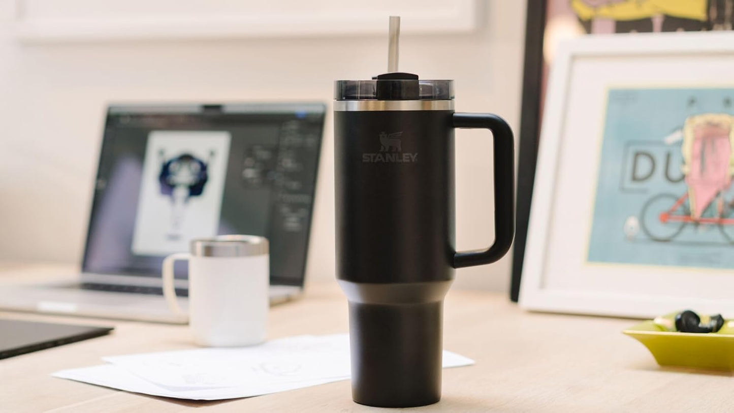 Vaso Stanley Quencher H2.0 con asa y pajita de 40 oz | Tapa Flowstate de 3 posiciones | Compatible con portavasos para viajes | Vaso térmico de acero inoxidable | Sin BPA | Arándano