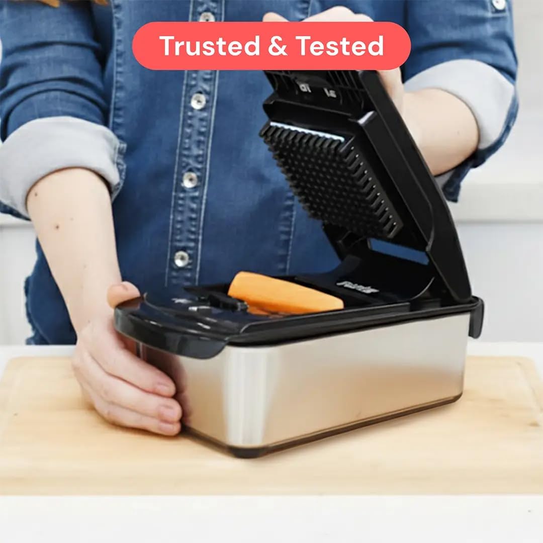 Fullstar Gemüsehacker und Mandolinenschneider - Julienne-Schneider, Würfelschneider, Reibe für Lebensmittel, Gemüse, Zwiebeln, Gurken, Tomaten, Salat, Kartoffeln, Käse - Küchenutensilien & Gadgets (Kompakt 6-in-1, Weiß)