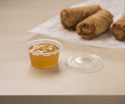 GUSTO [59 ml – 100 Stück] Transparente, Einweg-Portionsbecher mit Deckel – Soufflé-Behälter, Jello-Shot-Becher mit Deckel, transparente Behälter perfekt für Salatdressings und mehr – vormals Comfy Package