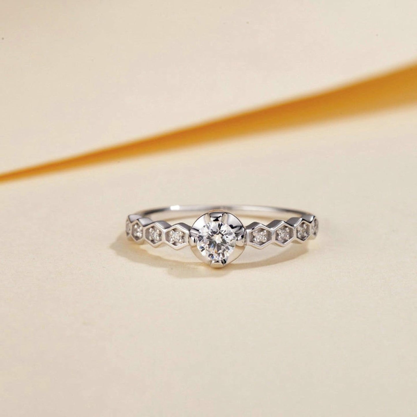 Aienid 18Ct White Gold Engagement Rings for Women 0.2Ct White Diamond Hexagon Wedding Rings for Women