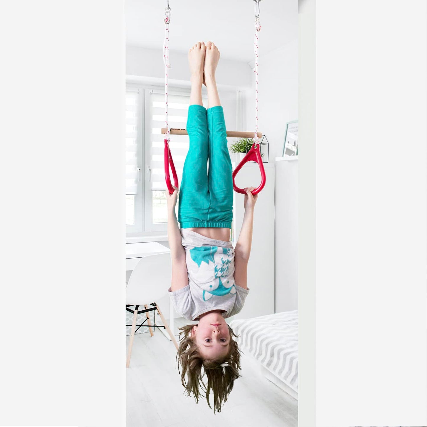 DreamGYM Türrahmen-Sensorik-Schaukel-Set – blaue Kompressionsschaukel und Trapezstange mit roten Turnringen Kombi
