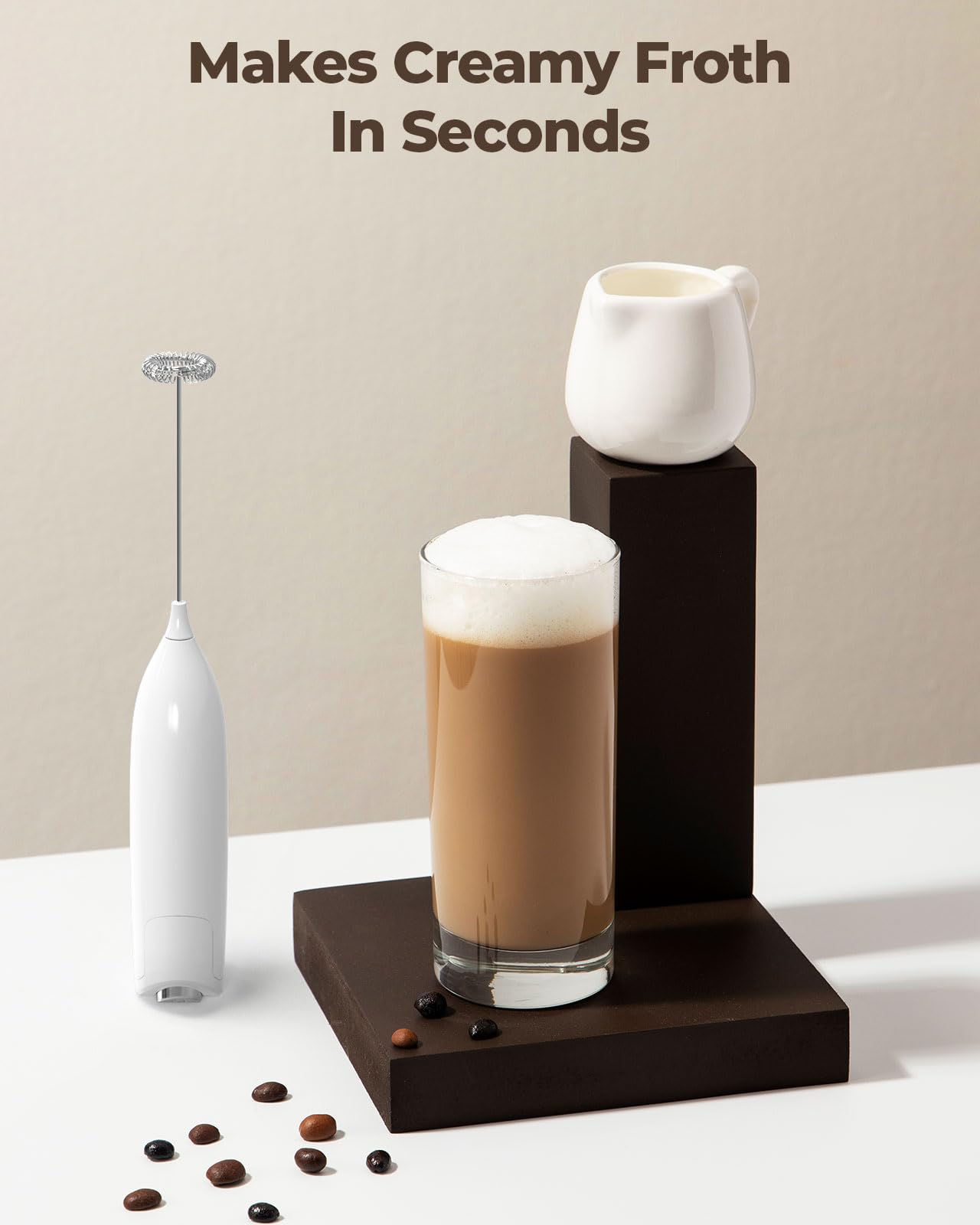 SIMPLETASTE Milchaufschäumer Handheld Elektrischer Quirl, Getränkemixer mit Edelstahl Schneebesen für Cappuccino, Bulletproof Coffee, Latte, mit Ständer, Schwarz, Batteriebetrieben