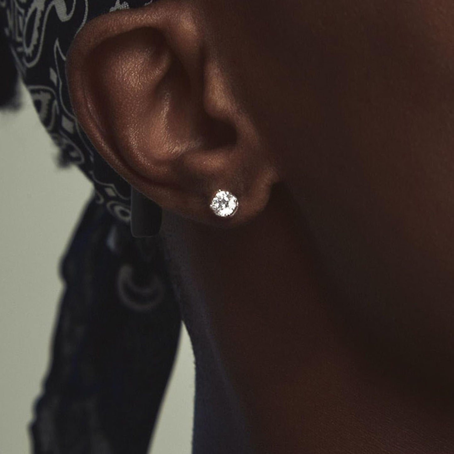 Sereney Dance Ohrringe 925 Sterling Silber Halo Stecker Hypoallergene Ohrringe für Damen, CZ 8 mm Runde Zirkonia Ohrstecker Ohrringe für Herren
