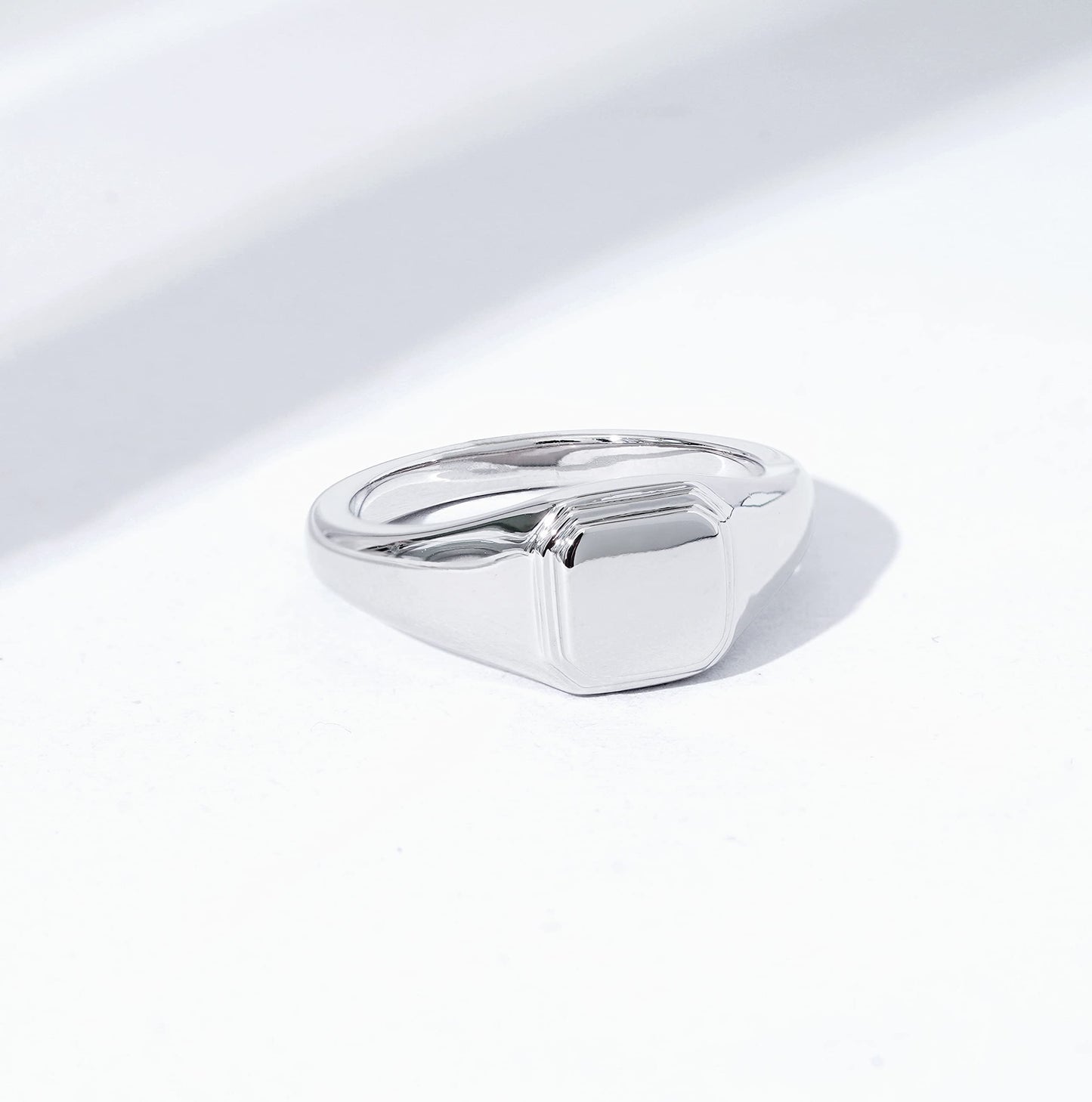 Amazon Essentials 14K Plated Sterling Silver Round Signet Ring