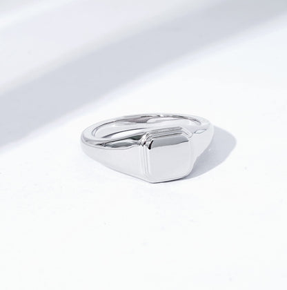 Amazon Essentials 14K Plated Sterling Silver Round Signet Ring