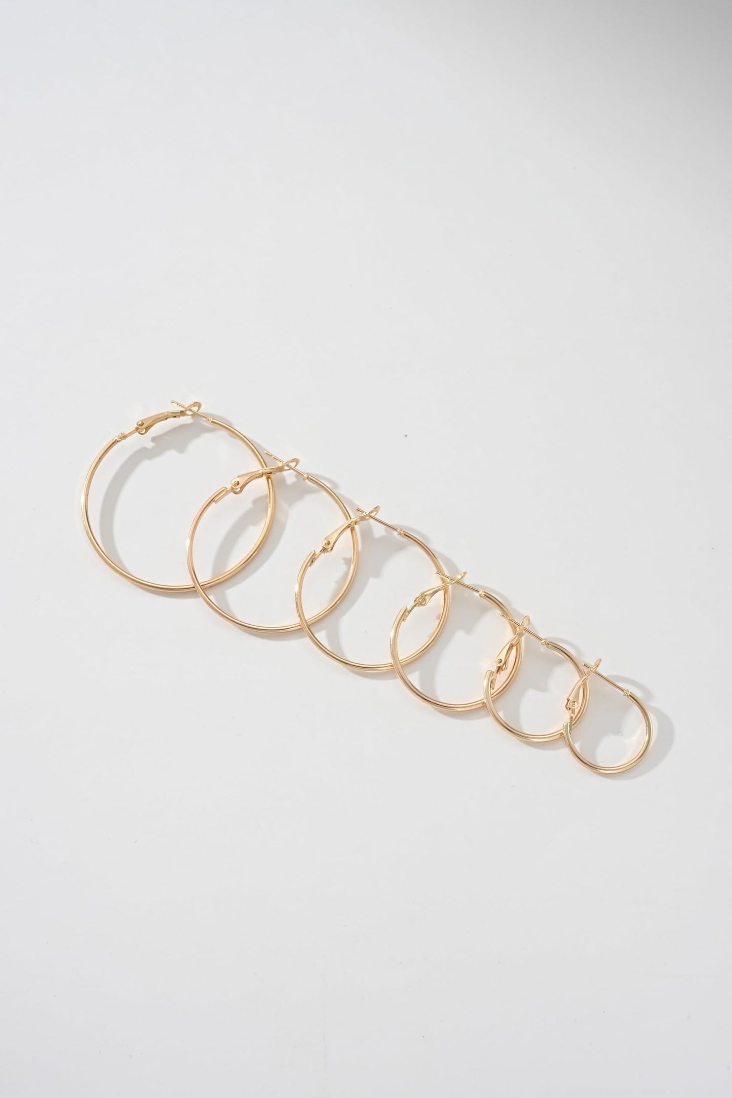 42 Paar goldene Creolen für Damen, Modisches klobiges Perlenohrring-Multipack, gedrehter Statement-Ohrring-Pack, hypoallergene kleine große Creolen für Geburtstagsfeiern (Gold-42 Paare)