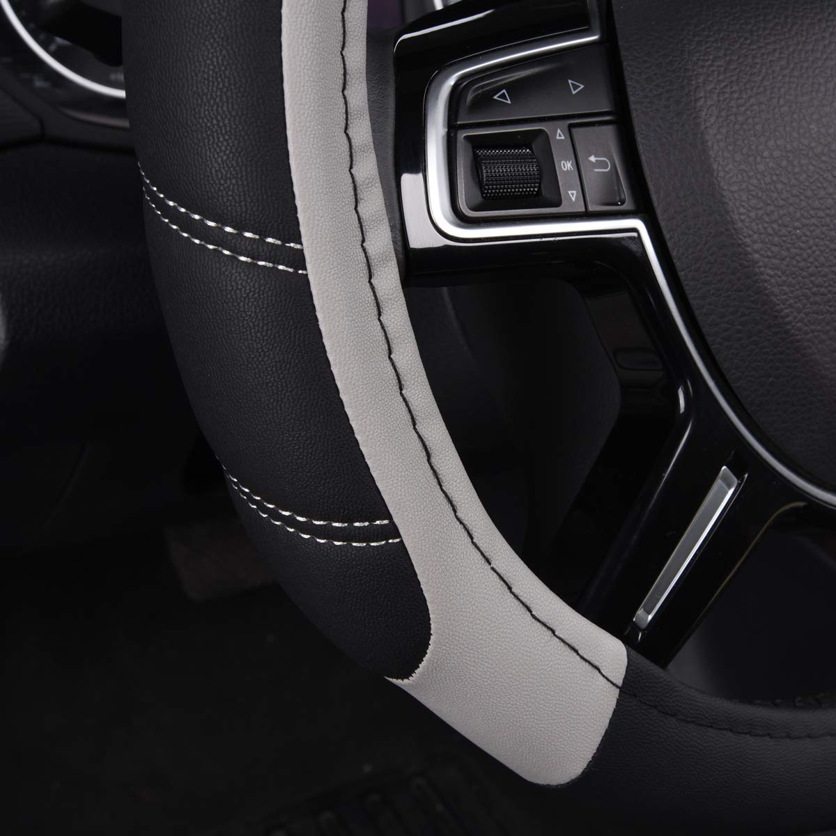 CAR PASS Line Rider Mikrofaser-Leder Sportlicher Lenkradbezug Universal Passend für 95% LKW, SUV, PKW, 36,8-38,1 cm Rutschfest Sicher Bequem Design (Schwarz-Grau)
