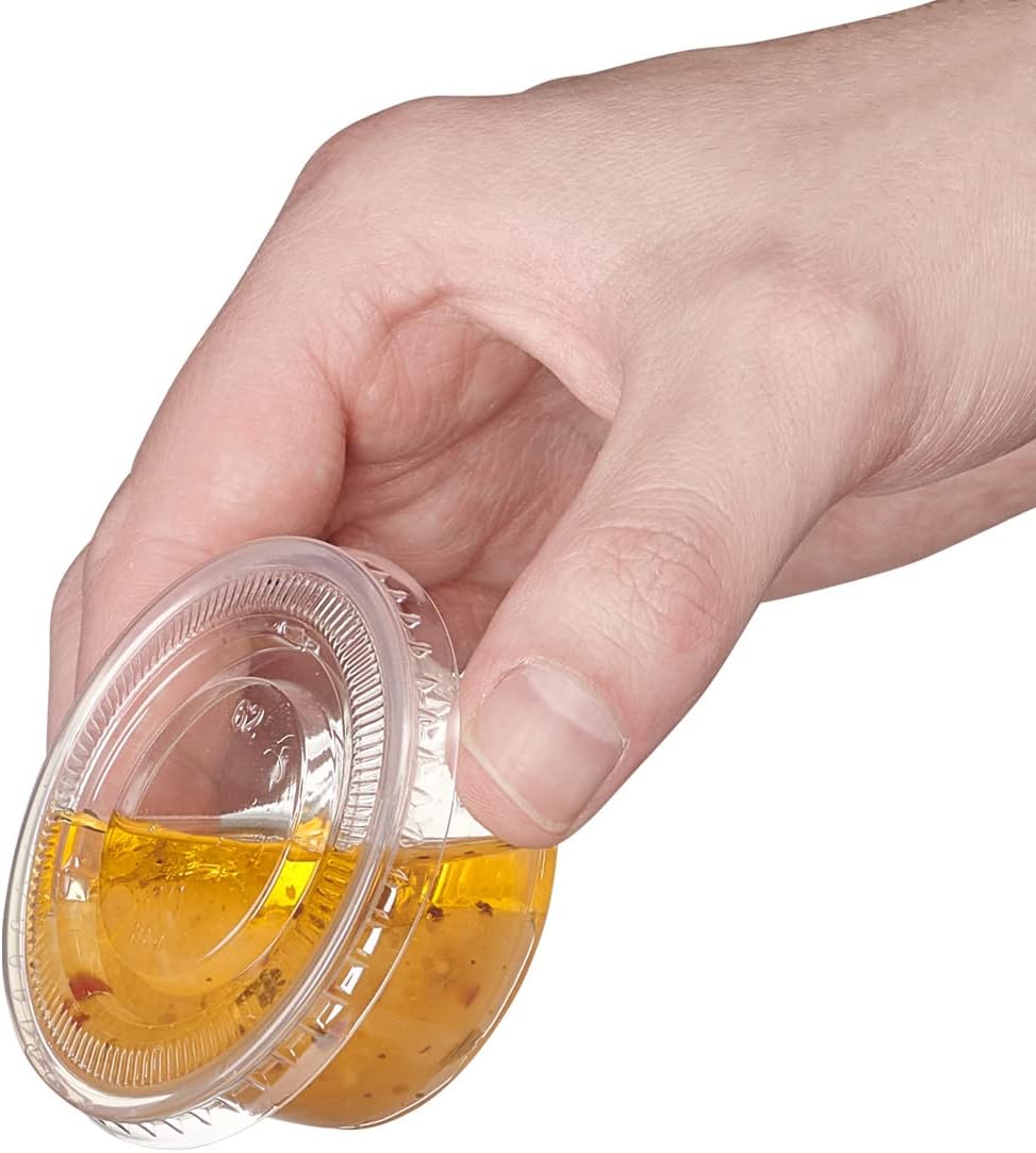 GUSTO [59 ml – 100 Stück] Transparente, Einweg-Portionsbecher mit Deckel – Soufflé-Behälter, Jello-Shot-Becher mit Deckel, transparente Behälter perfekt für Salatdressings und mehr – vormals Comfy Package
