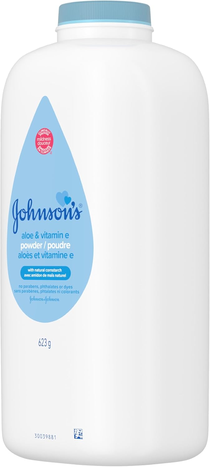 Johnson's Baby Powder, Naturally Derived Cornstarch with Aloe & Vitamin E for Delicate Skin, Hypoallergenic and Free of Parabens, Phthalates, and Dyes for Gentle Baby Skin Care 623g