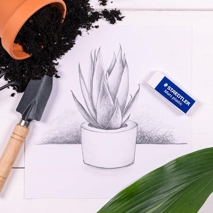 STAEDTLER Mars Plastic Radiergummi (4 Stück), weiße Radierer für saubere und präzise Ergebnisse – latexfrei, geringe Krümelbildung, hergestellt in Deutschland
