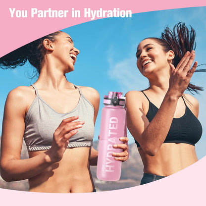 Sahara Sailor Trinkflasche, 950ml Motivations-Sportflasche mit Zeitmarkierung – Trinkzeiten – Tritan, BPA-frei, weite Öffnung auslaufsicher, Fast-Flow-Technologie mit Reinigungsbürste (1 Flasche)