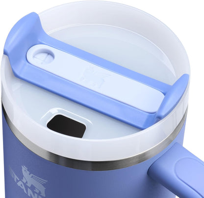 Vaso Stanley Quencher H2.0 con asa y pajita de 40 oz | Tapa Flowstate de 3 posiciones | Compatible con portavasos para viajes | Vaso térmico de acero inoxidable | Sin BPA | Arándano
