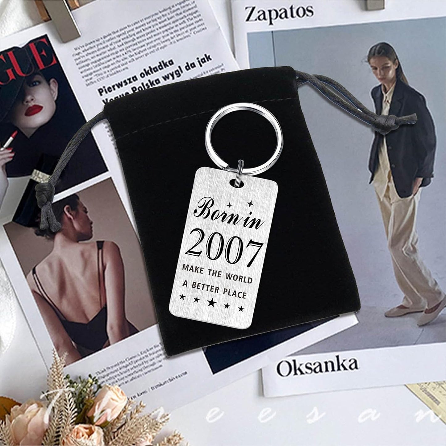 Gezxin Happy Birthday Schlüsselanhänger Geschenke für Frauen Männer - Personalisierter Edelstahl Geburtstagsschlüsselanhänger - Mach die Welt zu einem besseren Ort