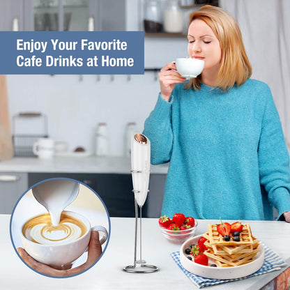 SIMPLETASTE Milchaufschäumer Handheld Elektrischer Quirl, Getränkemixer mit Edelstahl Schneebesen für Cappuccino, Bulletproof Coffee, Latte, mit Ständer, Schwarz, Batteriebetrieben