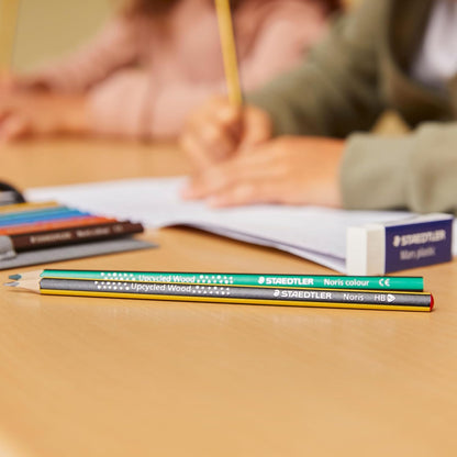 STAEDTLER Mars Plastic Radiergummi (4 Stück), weiße Radierer für saubere und präzise Ergebnisse – latexfrei, geringe Krümelbildung, hergestellt in Deutschland