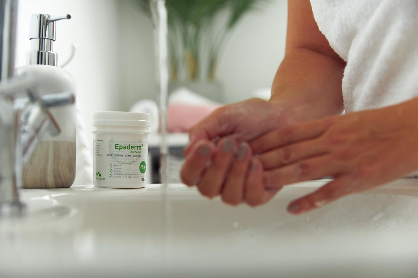 Epaderm Ointment for Eczema, Psoriasis and Dry Skin 1kg tub | 3-in-1 emollient formulated with clinically proven ingredients | Free from fragrance, colour, steroids, sodium lauryl sulphate (SLS) | Suitable for all ages, including babies