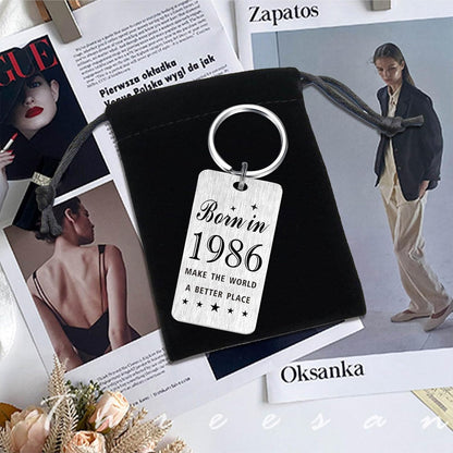 Gezxin Happy Birthday Schlüsselanhänger Geschenke für Frauen Männer - Personalisierter Edelstahl Geburtstagsschlüsselanhänger - Mach die Welt zu einem besseren Ort