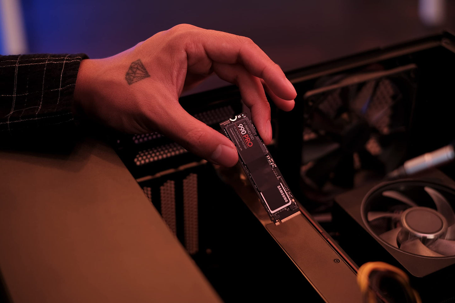 Samsung 990 PRO SSD 2TB NVMe M.2 PCIe Gen4, M.2 2280 Internal Solid State Hard Drive, Seq. Read Speeds Up to 7,450 MB/s for High End Computing, Gaming, and Heavy Duty Workstations, MZ-V9P2T0B/AM