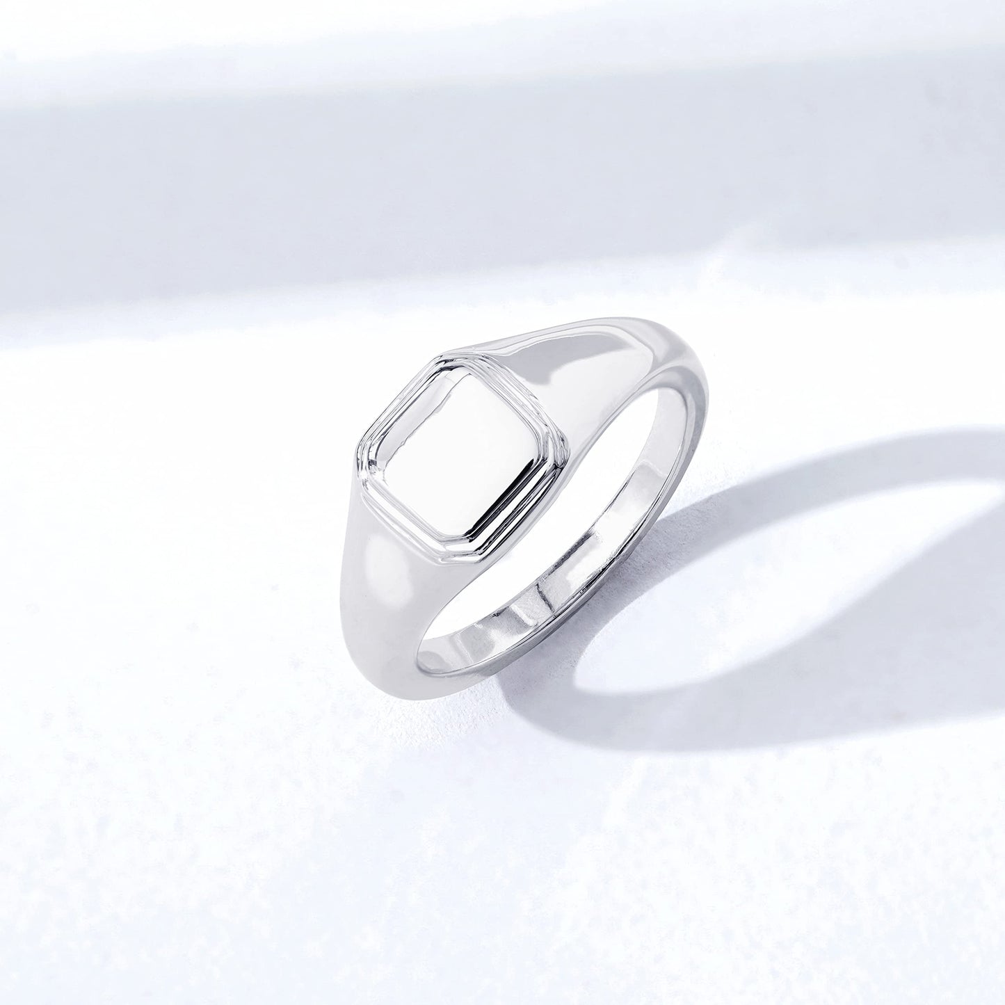 Amazon Essentials 14K Plated Sterling Silver Round Signet Ring
