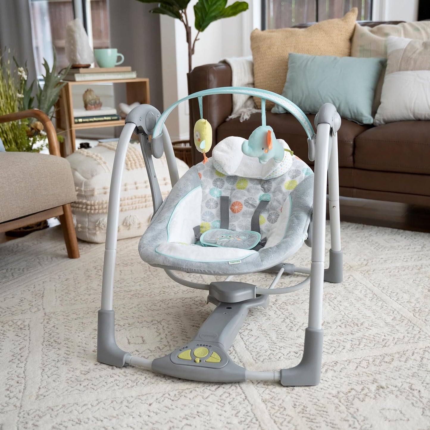Ingenuity ConvertMe 2-in-1 Kompakte tragbare automatische Babyschaukel & Babysitz, batteriebetriebene Vibrationen, Naturgeräusche, 0-9 Monate 2,7-9 kg (Raylan)