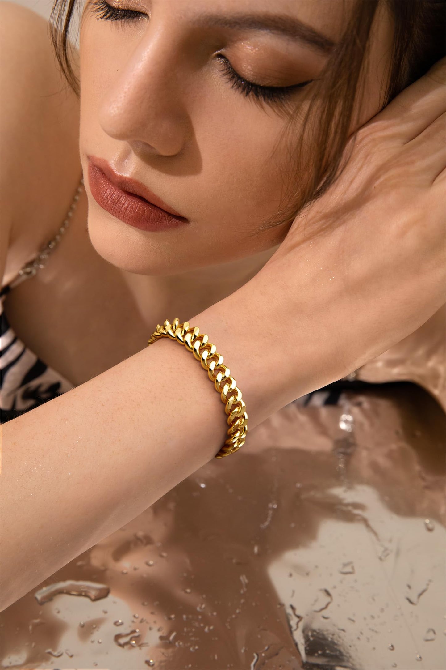 Goldarmbänder für Frauen Stapel Nicht Anlaufen, 14K Vergoldete Stapelbare Armbänder Set für Frauen Trendy, Wasserdicht Einfacher Schmuck Sets Geschenke Inklusive Perlen-/Kuban-/Büroklammer-/Fischgräten-/Seilglieder-Kette, Modeaccessoires