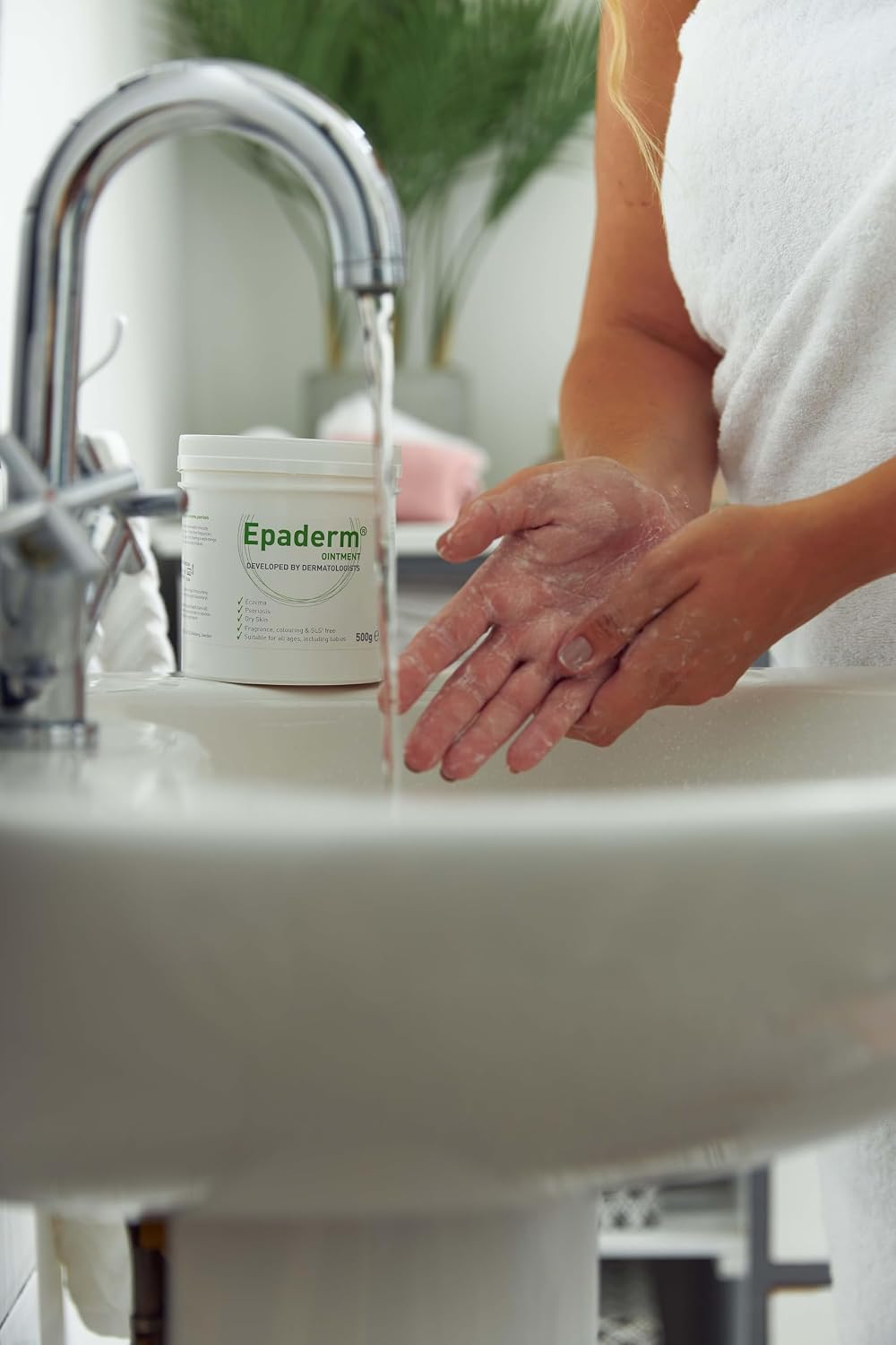 Epaderm Ointment for Eczema, Psoriasis and Dry Skin 1kg tub | 3-in-1 emollient formulated with clinically proven ingredients | Free from fragrance, colour, steroids, sodium lauryl sulphate (SLS) | Suitable for all ages, including babies
