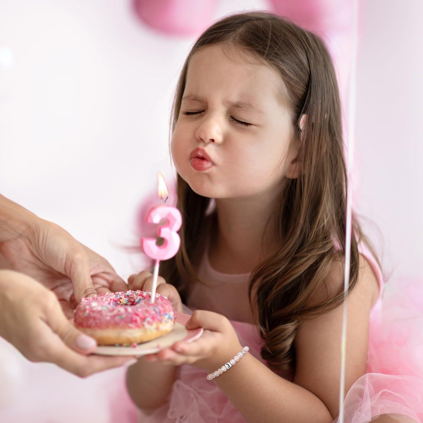 Sereney 5 Jahre altes Mädchen Geburtstagsgeschenkideen, verstellbares rosa-weißes Perlenarmband als Fünf-Jahres-5-Jahre-altes 5. Geburtstagsgeschenk für Teenager-Mädchen, Tochter, Nichte, Enkelin