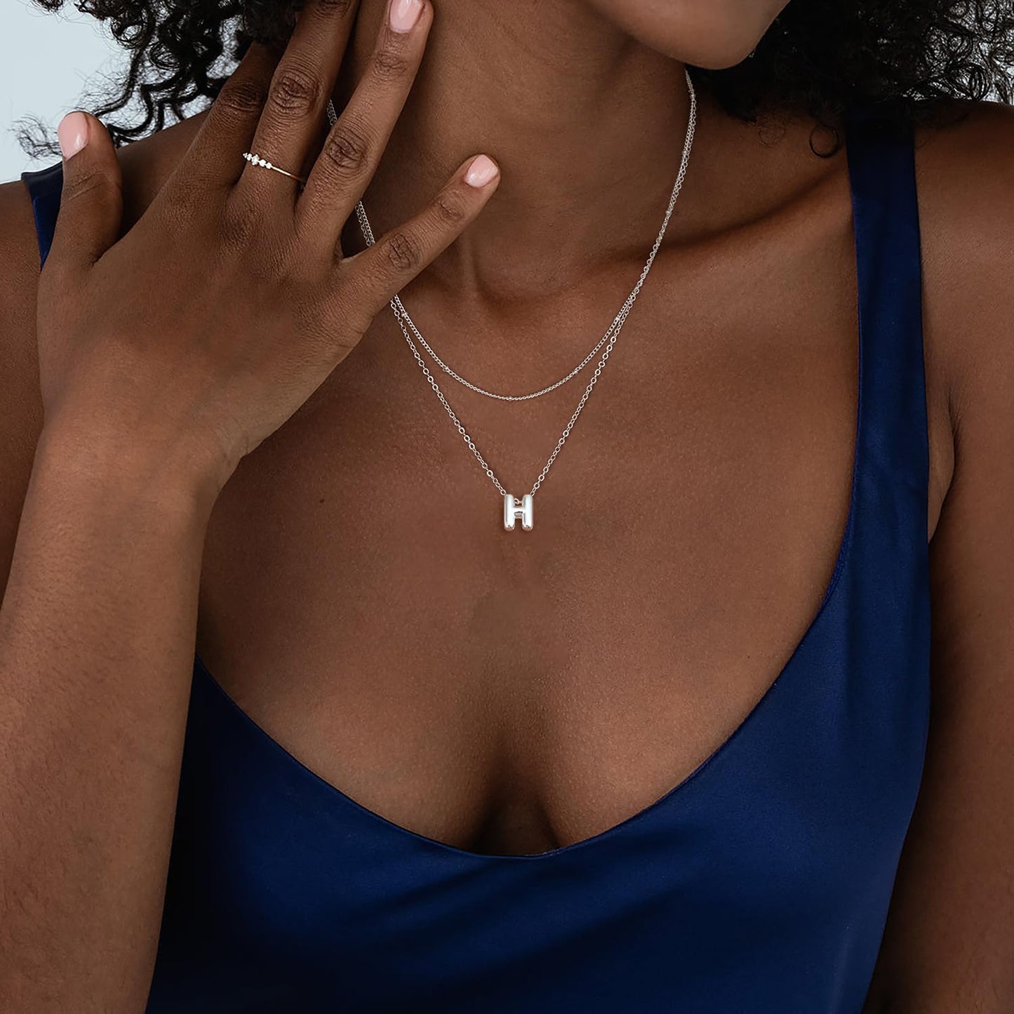 Thaivor Osterkorb-Füller – Initialen-Halsketten für Frauen, 14K vergoldete Bubble Letter Halskette, geschichtete zierliche süße Choker-Anhänger, Stapel-Schmuck, Mode-Accessoires, Teenager-Trendgeschenk