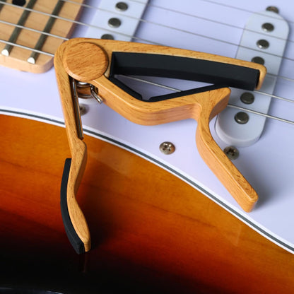 WINGO Kapodaster aus Holz für 6-saitige Akustik-E-Gitarren, Bässe, Ukulelen – Palisander, inkl. 5 Plektren