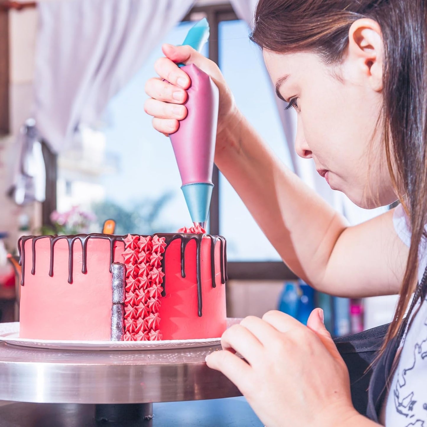 Riccle Piping Bags and Tips Set: A Game-Changer for Cake Decorating