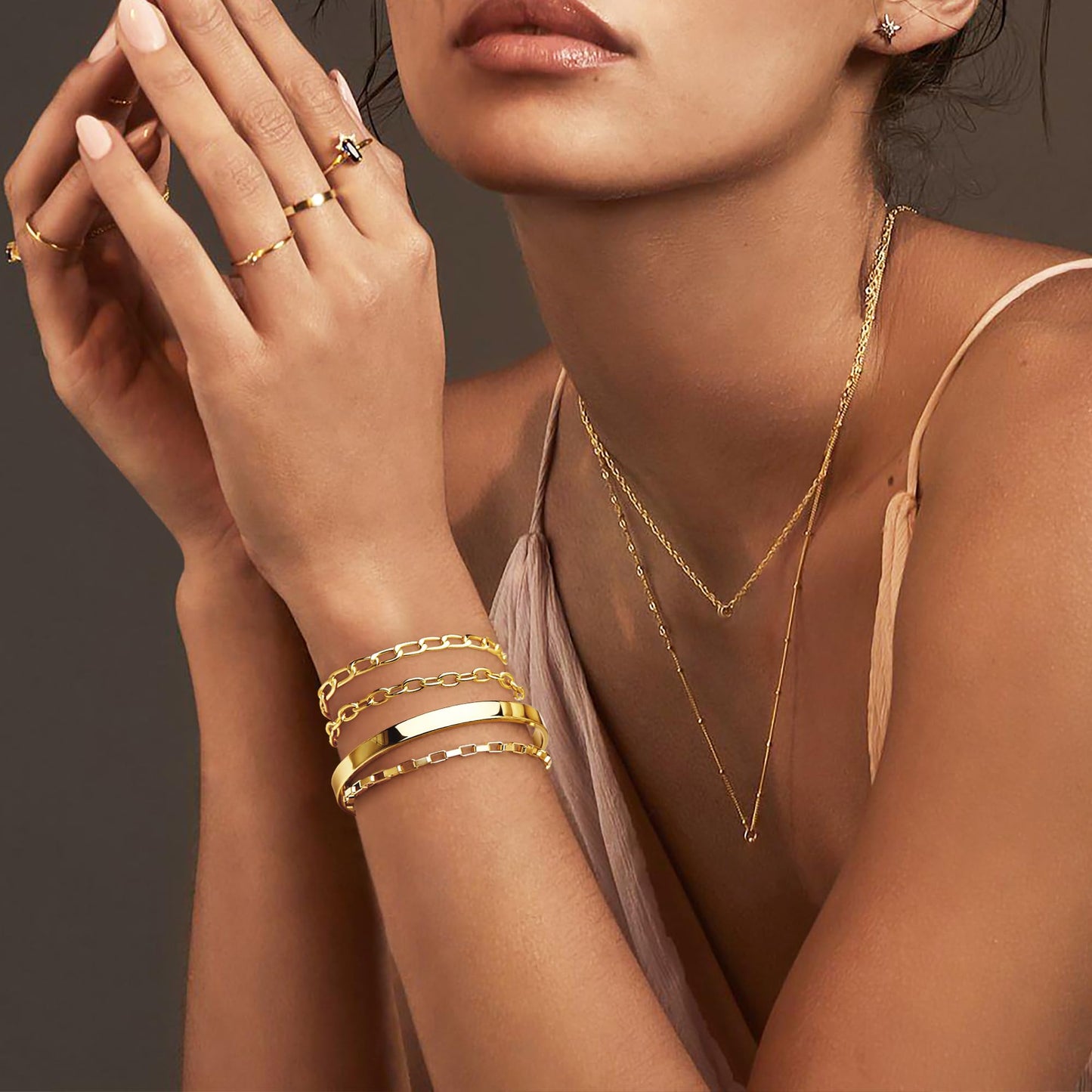 Goldarmbänder für Frauen Stapel Nicht Anlaufen, 14K Vergoldete Stapelbare Armbänder Set für Frauen Trendy, Wasserdicht Einfacher Schmuck Sets Geschenke Inklusive Perlen-/Kuban-/Büroklammer-/Fischgräten-/Seilglieder-Kette, Modeaccessoires