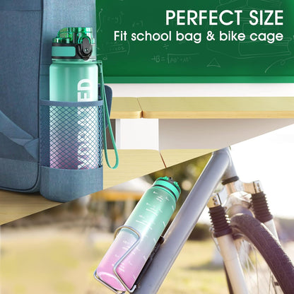 Sahara Sailor Trinkflasche, 950ml Motivations-Sportflasche mit Zeitmarkierung – Trinkzeiten – Tritan, BPA-frei, weite Öffnung auslaufsicher, Fast-Flow-Technologie mit Reinigungsbürste (1 Flasche)