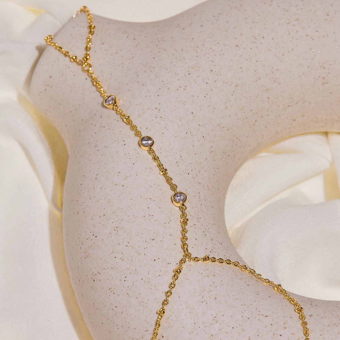 Goldarmbänder für Frauen Stapel Nicht Anlaufen, 14K Vergoldete Stapelbare Armbänder Set für Frauen Trendy, Wasserdicht Einfacher Schmuck Sets Geschenke Inklusive Perlen-/Kuban-/Büroklammer-/Fischgräten-/Seilglieder-Kette, Modeaccessoires