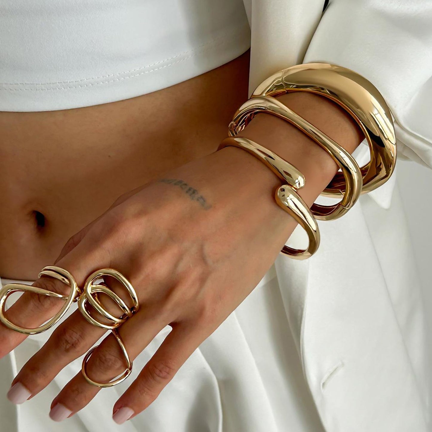 PEALICIOUS 2 STÜCK Gold Armmanschette für Damen, Arm Cuff Gold Minimalistisches Oberarmarmband für Mädchen, Stapelbare Armbandmanschetten, Verstellbare Armreifen Offen als Boho Valentinstag Schmuck Strand Sommer Geschenke