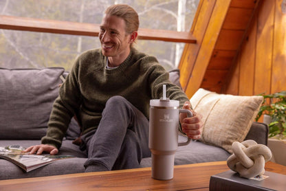 Vaso Stanley Quencher H2.0 con asa y pajita de 40 oz | Tapa Flowstate de 3 posiciones | Compatible con portavasos para viajes | Vaso térmico de acero inoxidable | Sin BPA | Arándano