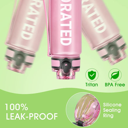 Sahara Sailor Trinkflasche, 950ml Motivations-Sportflasche mit Zeitmarkierung – Trinkzeiten – Tritan, BPA-frei, weite Öffnung auslaufsicher, Fast-Flow-Technologie mit Reinigungsbürste (1 Flasche)