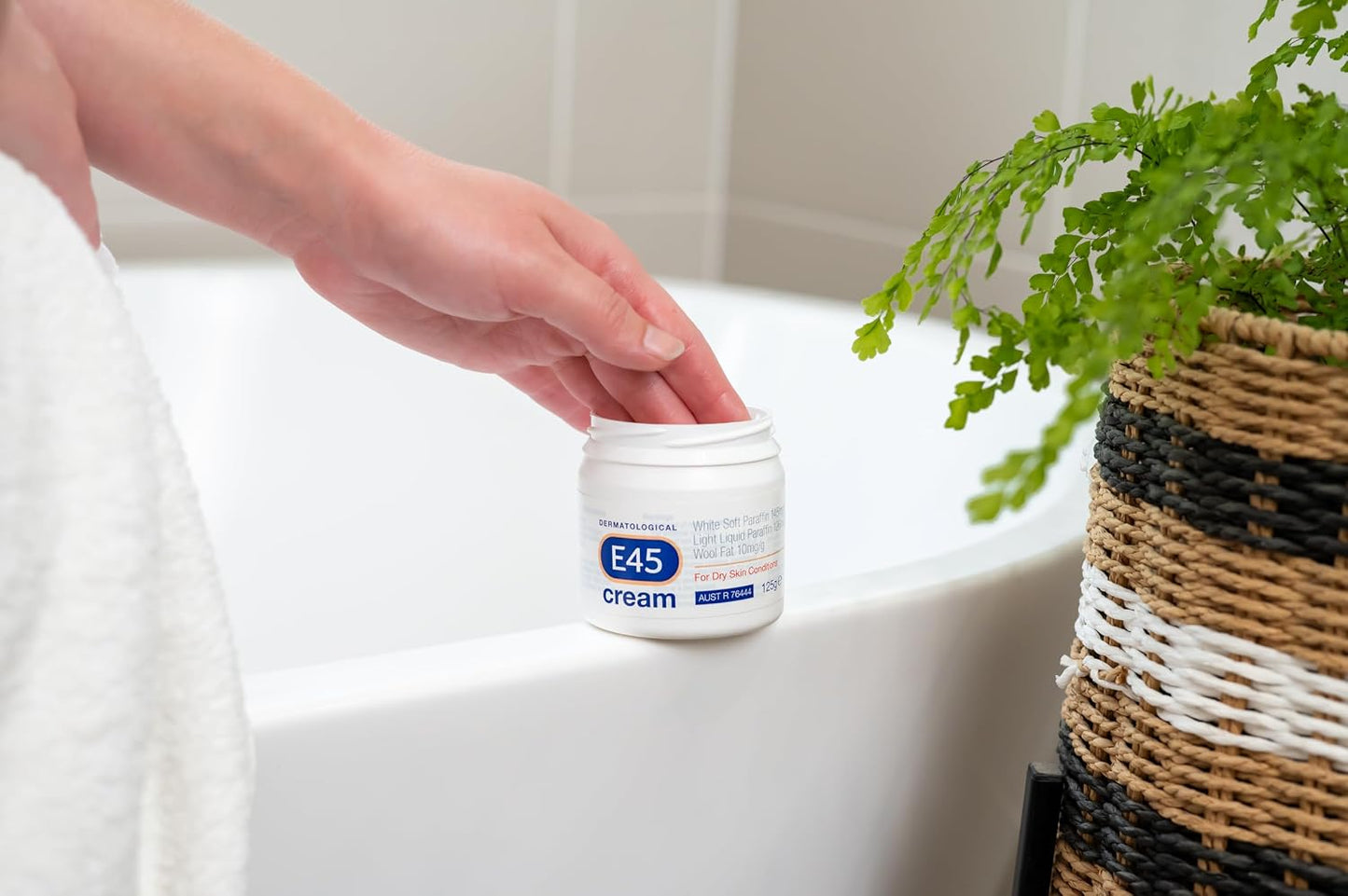 E45 - Dermatological Cream For Dry Skin Conditions ; Non Greasy Emollient ; Hypoallergenic ; 350g