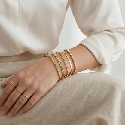 Goldarmbänder für Frauen Stapel Nicht Anlaufen, 14K Vergoldete Stapelbare Armbänder Set für Frauen Trendy, Wasserdicht Einfacher Schmuck Sets Geschenke Inklusive Perlen-/Kuban-/Büroklammer-/Fischgräten-/Seilglieder-Kette, Modeaccessoires