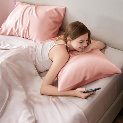 Bedsure Satin-Kissenbezug, Queen-Size, 2er-Pack, Seidenkissenbezügen ähnlich, seidige Kissenhüllen mit Hotelverschluss, Raumdeko, Valentinsgeschenke für Frauen und Männer, Grau, 50x75 cm