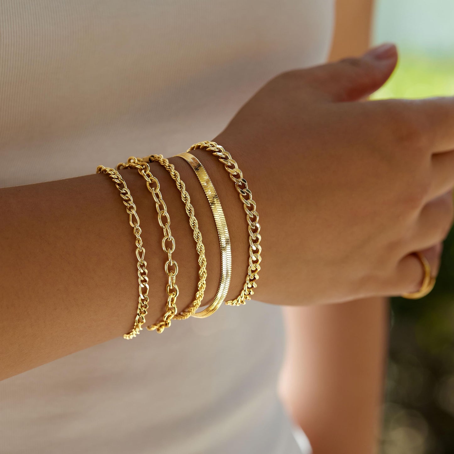 Goldarmbänder für Frauen Stapel Nicht Anlaufen, 14K Vergoldete Stapelbare Armbänder Set für Frauen Trendy, Wasserdicht Einfacher Schmuck Sets Geschenke Inklusive Perlen-/Kuban-/Büroklammer-/Fischgräten-/Seilglieder-Kette, Modeaccessoires