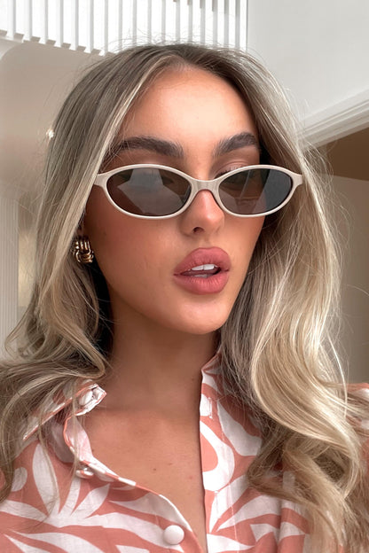 GUVIVI Retro Ovale Sonnenbrille für Damen Chic Cat Eye 90er Jahre Sonnenbrille Leichte Schmale Sonnenbrille Trendiger UV-Schutz Sonnenbrille