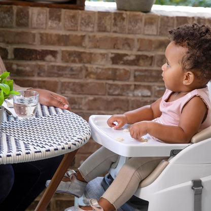Ingenuity Baby Base 2-in-1 Sitzerhöhung mit Esstablett – Night Sky